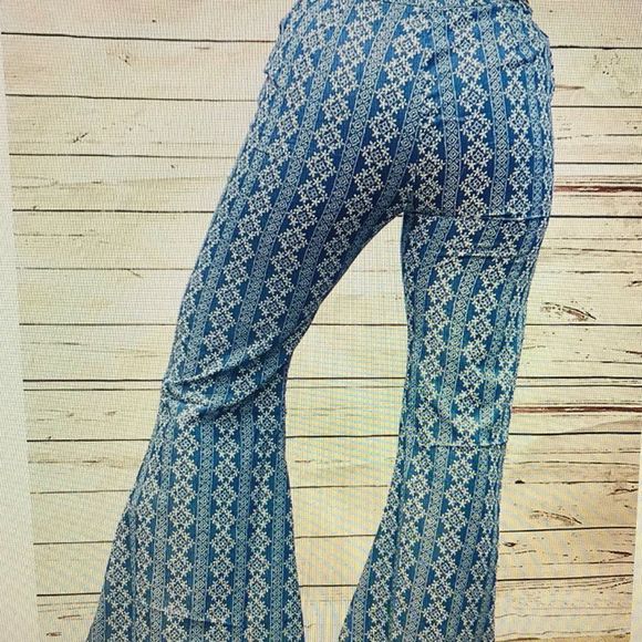 🔹Geometric Western Boho Aztec Bell Bottom Flare Pants. THEY ARE NOT DENIM! - Picture 2 of 8